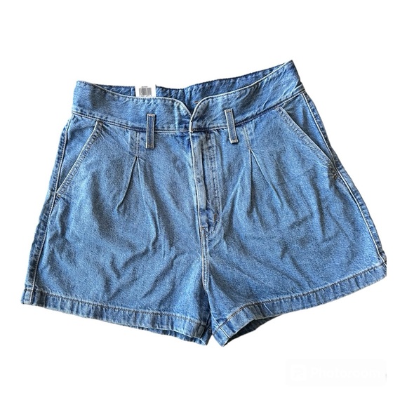 Levi's 100% Cotton Denim High-Waisted Mom Shorts - Picture 4 of 8